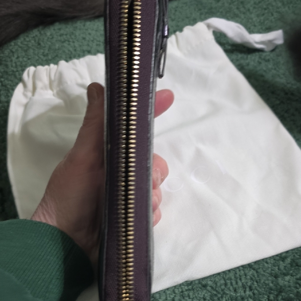 Gucci Embossed Patent Guccissima Zip-Around Wallet - Picture 7 of 8